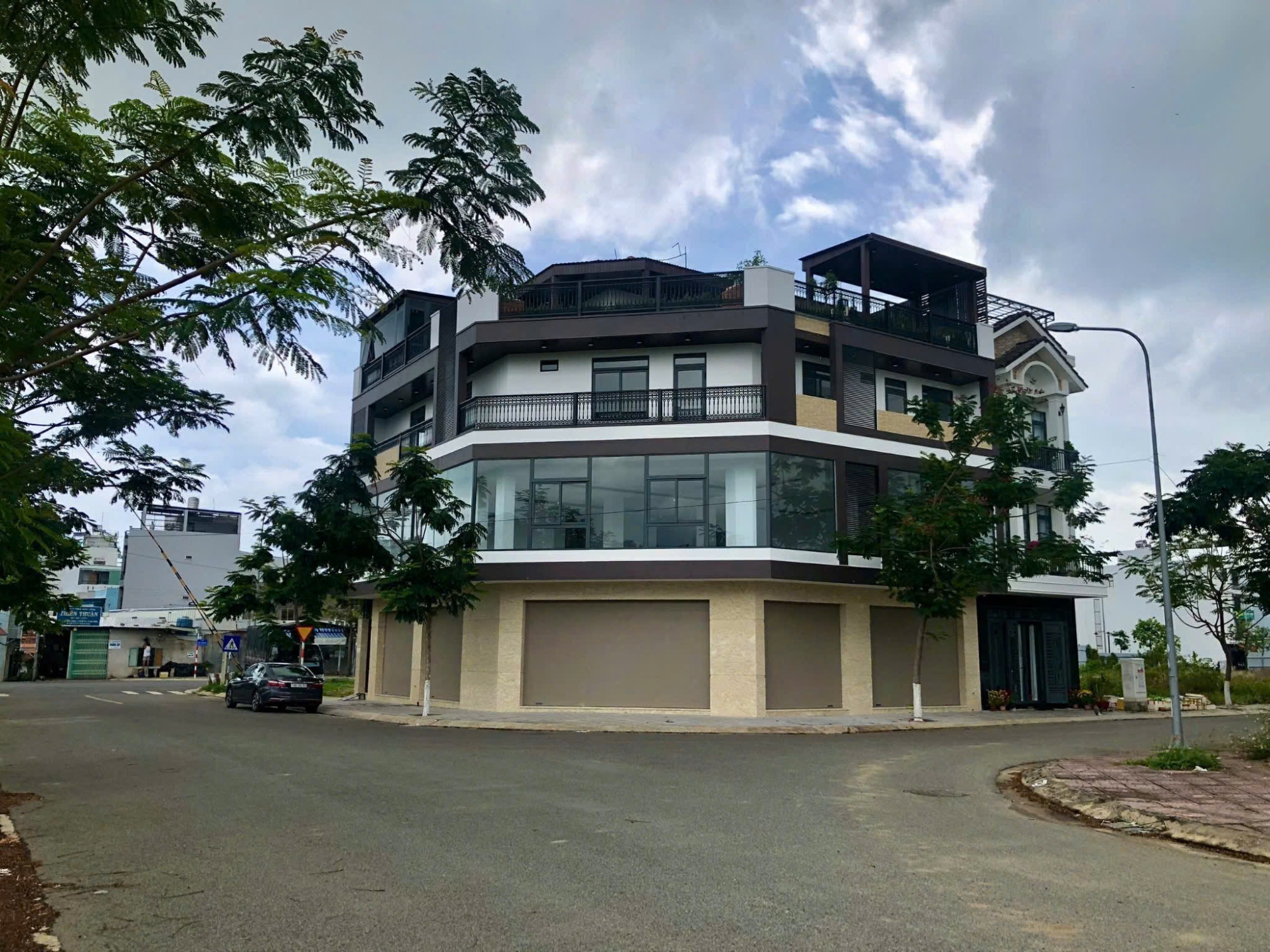 SI&Ecirc;U PHẨM L&Ocirc; G&Oacute;C 2 MẶT TIỀN &ndash; KĐT H&Agrave; QUANG 1 &ndash; NHẬN DIỆN THƯƠNG HIỆU ĐỈNH CAO