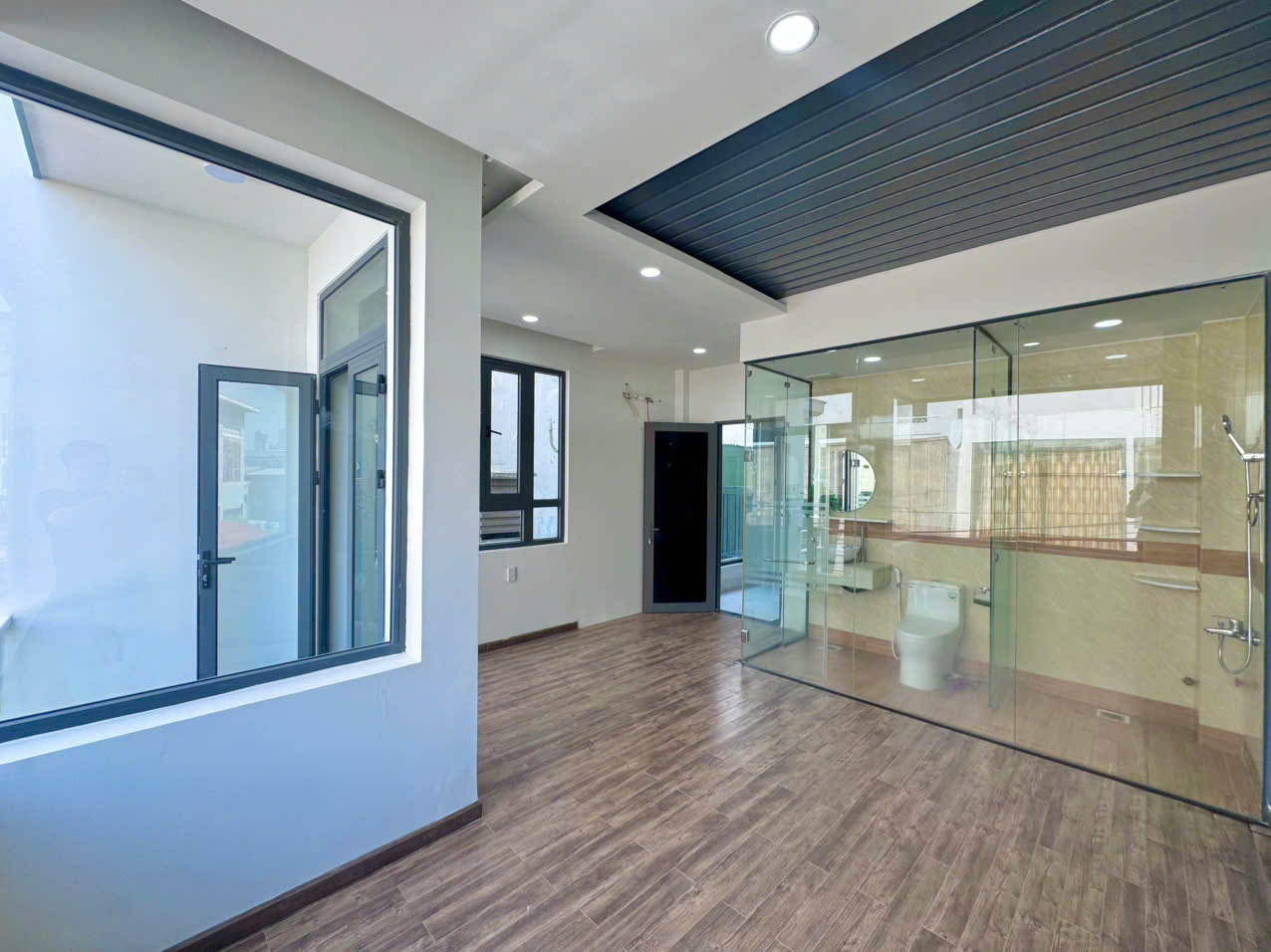 [SI&Ecirc;U PHẨM PHỐ BIỂN] CẶP Đ&Ocirc;I NH&Agrave; ĐẸP TH&Aacute;P B&Agrave; &ndash; VIEW BIỂN &ndash; C&Oacute; HỒ BƠI &ndash; SỔ MỚI 2026